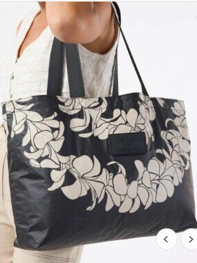 Aloha Collection  Holo Holo Plumeria Lei NWT